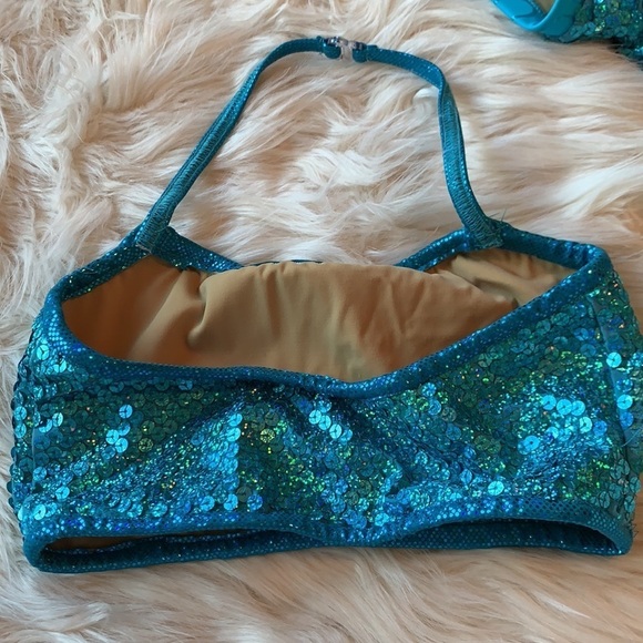 Absolutely gorgeous custom made solo costume. Blue stunner. - Picture 6 of 16